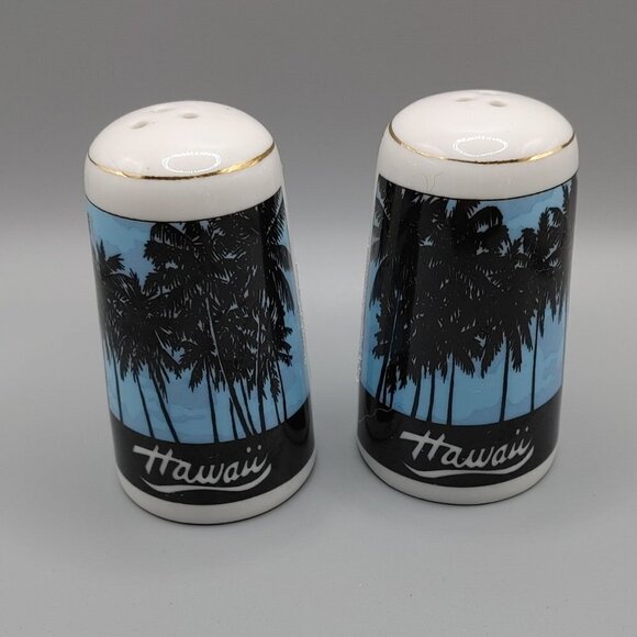 Vintage Hawaii Souvenir Salt and Pepper Shakers - Picture 2 of 5